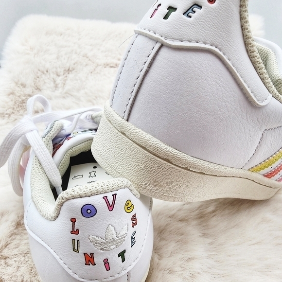 Rare Adidas Originals Superstar Pride Love Unites rainbow men's size 5 - Picture 7 of 8